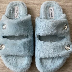 Steve Madden + cuddle faux fur slippers